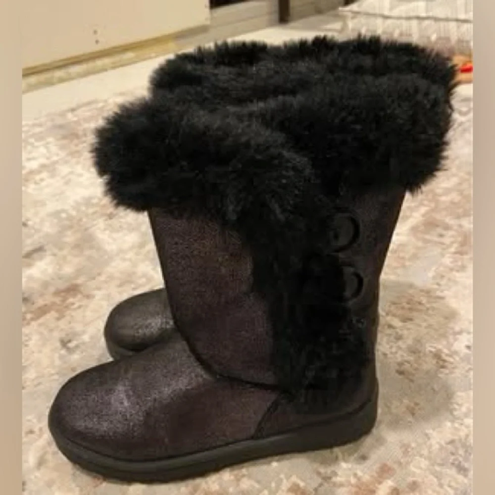 Black metallic boots, girls 3